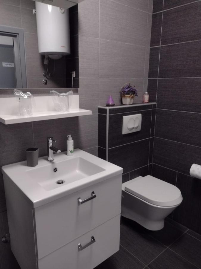 Room Armani Ровинь Экстерьер фото